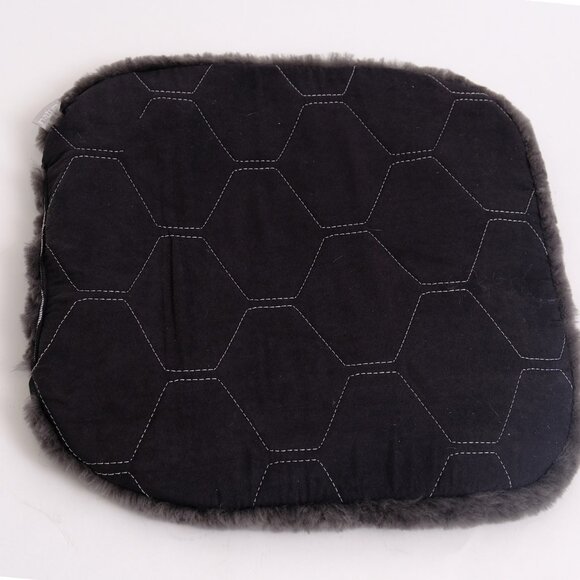 Natural Automotive Classic Sheepskin Chair Pad | 1-Piece | Carbon grey - Picture 4 of 5